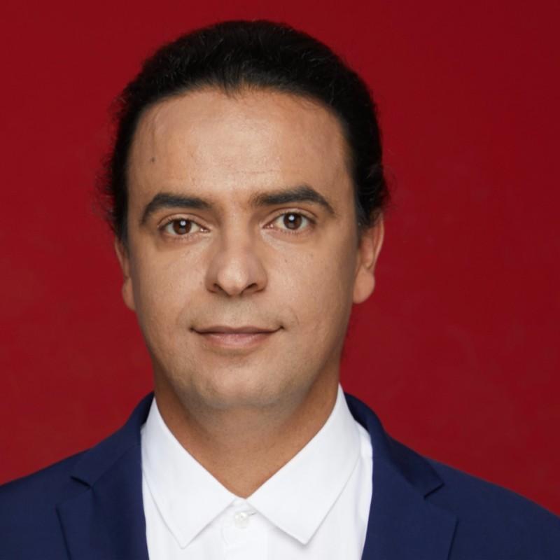 Portrait of Adnen Hamrouni, Co-Founder & Lead Design